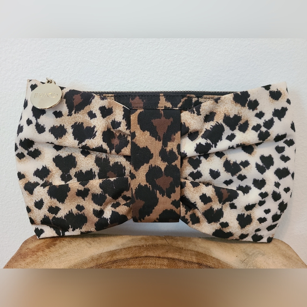 Red(V) clutch